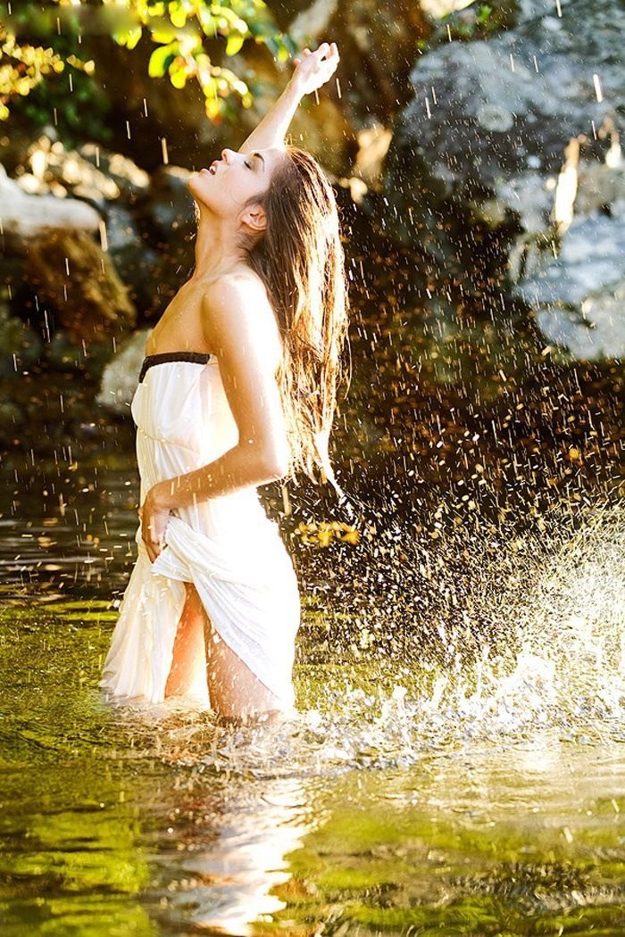 Marie Avgeropoulos in Guntur