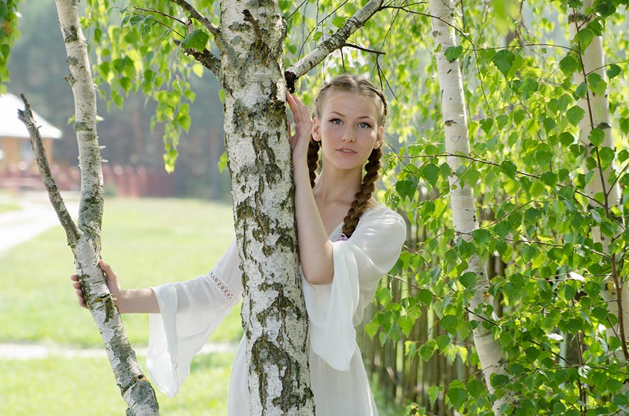 Women in Slavic costumes in Guntur