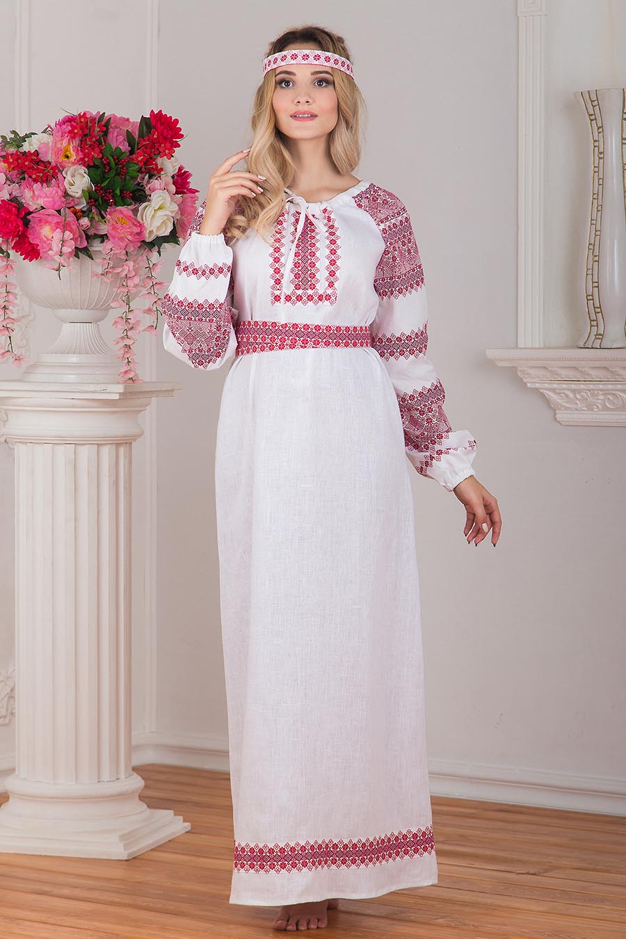 Women in Slavic costumes in Guntur