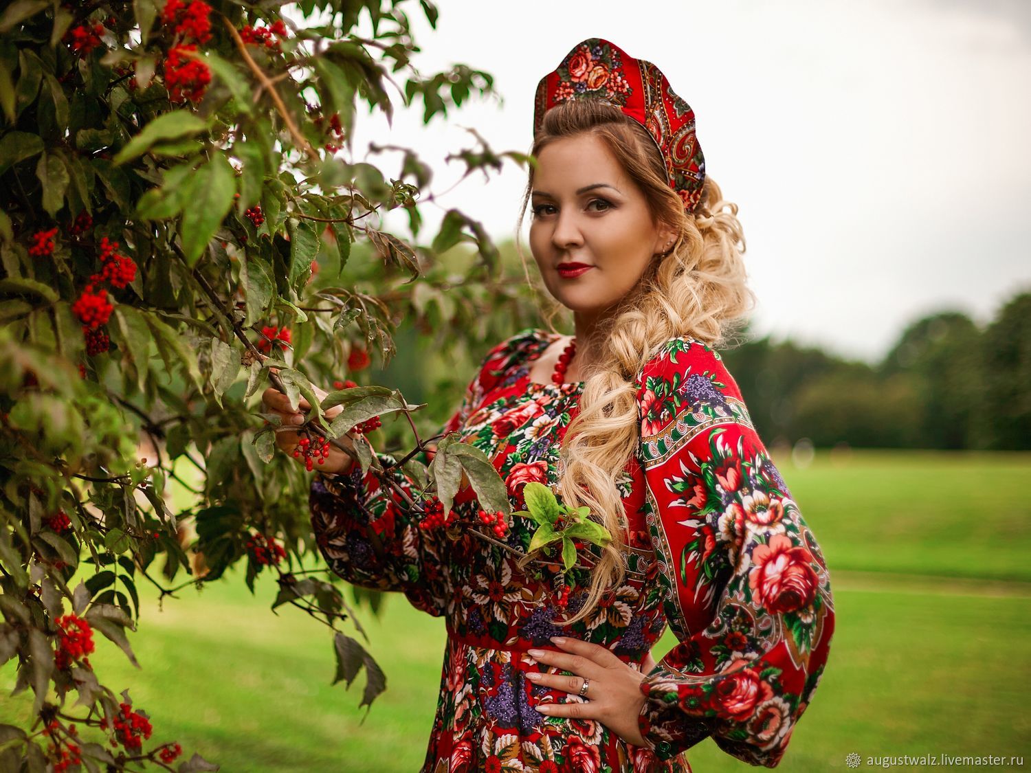 Women in Slavic costumes in Guntur