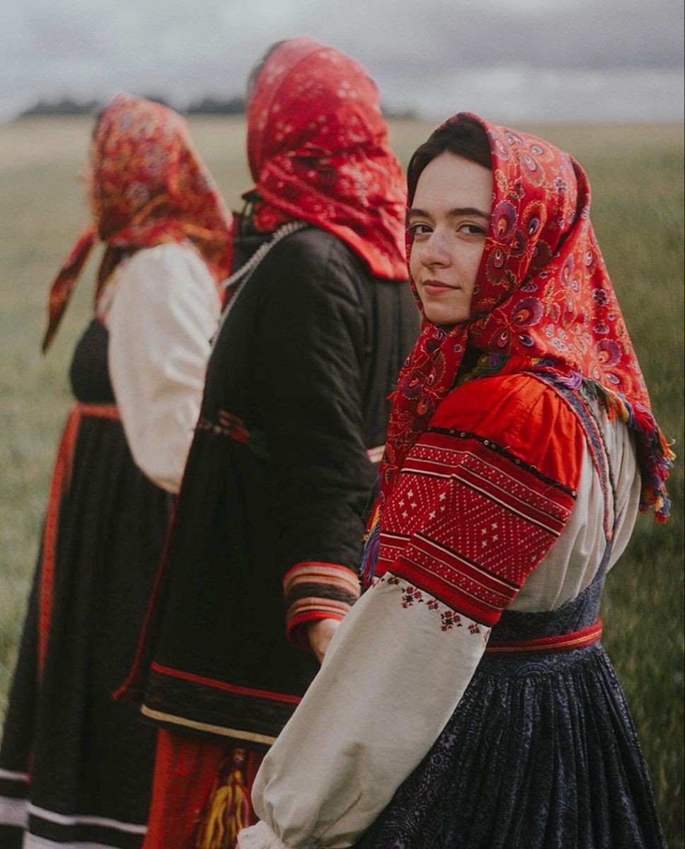 Women in Slavic costumes in Guntur