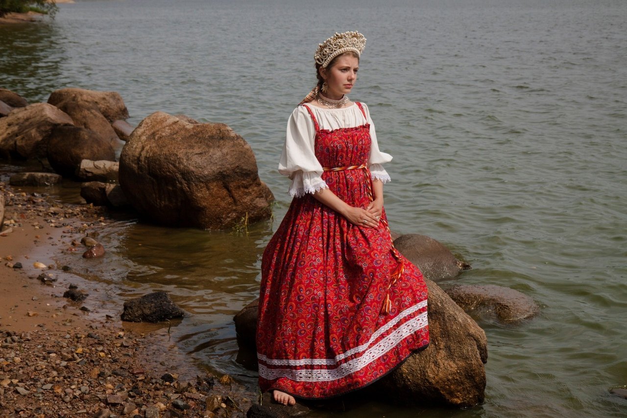 Women in Slavic costumes in Guntur