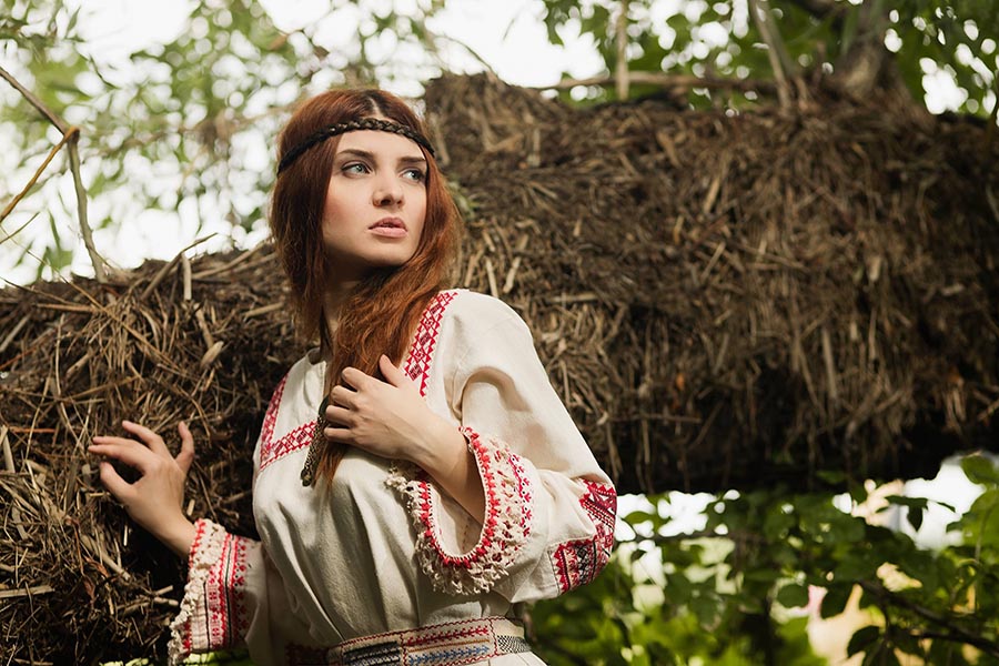 Women in Slavic costumes in Guntur