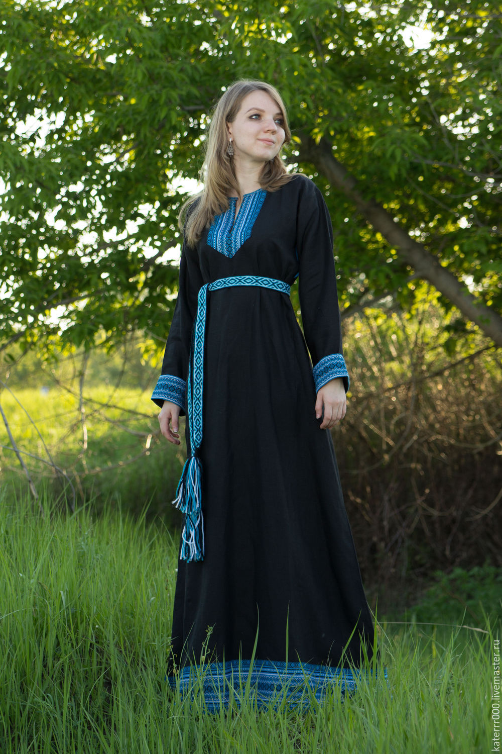 Women in Slavic costumes in Guntur