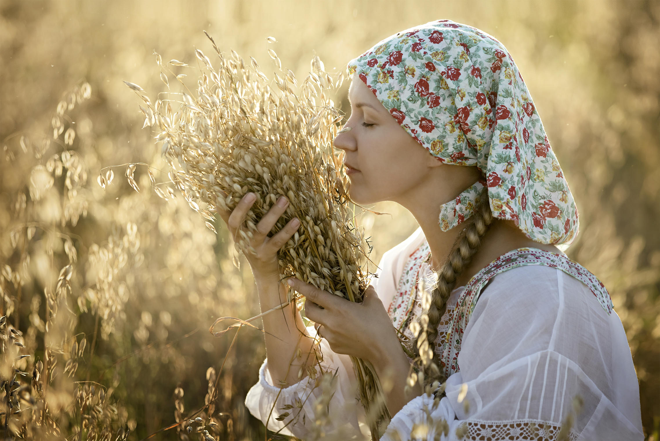 Photo Women in Slavic costumes in Guntur