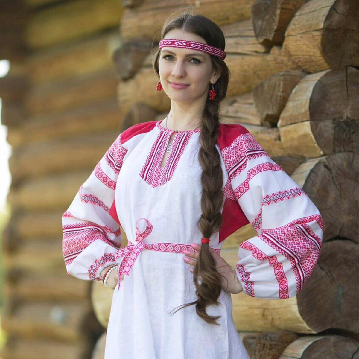 Girls in Slavic costumes in Guntur