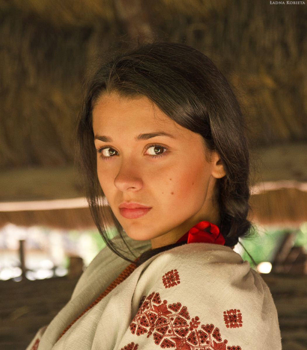 Girls in Slavic costumes in Guntur