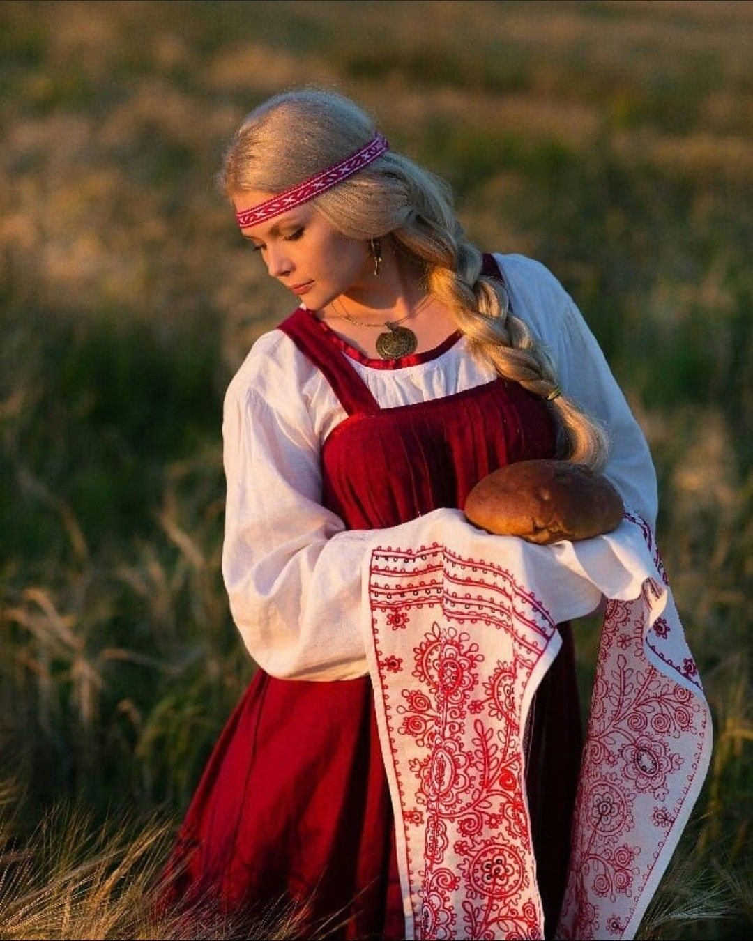 Girls in Slavic costumes in Guntur
