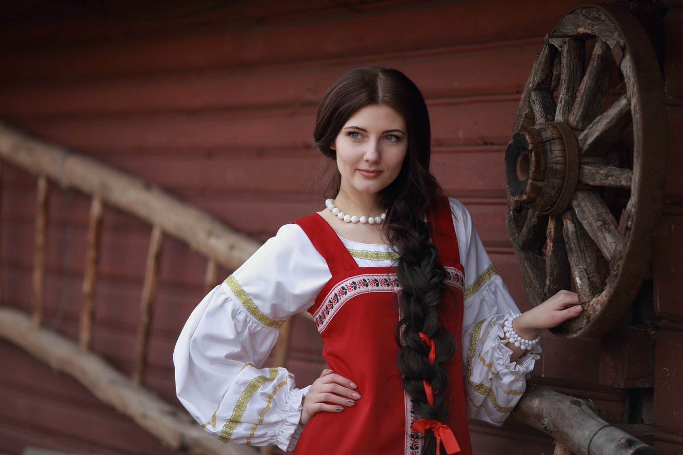 Girls in Slavic costumes in Guntur
