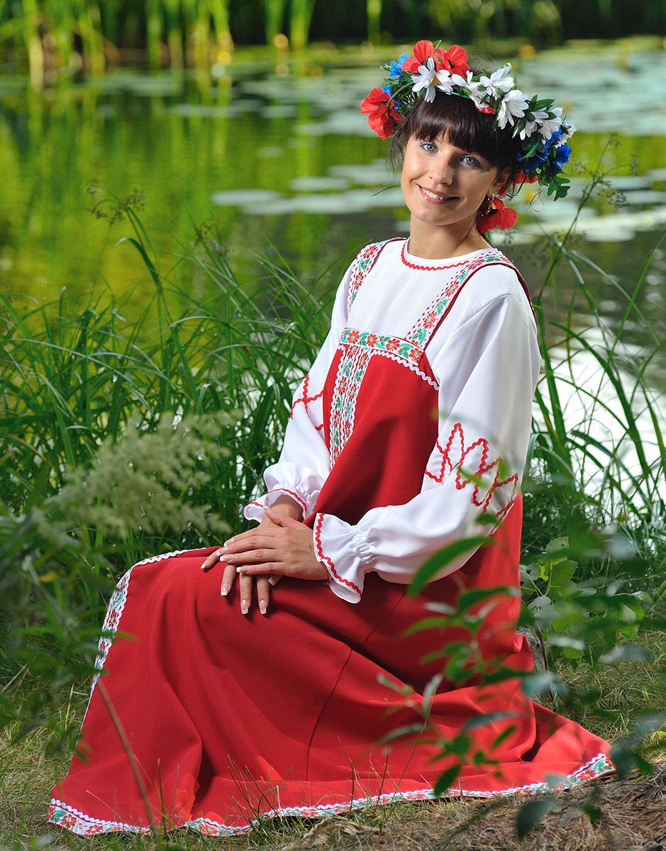 Beautiful girl Girls in Slavic costumes in Guntur