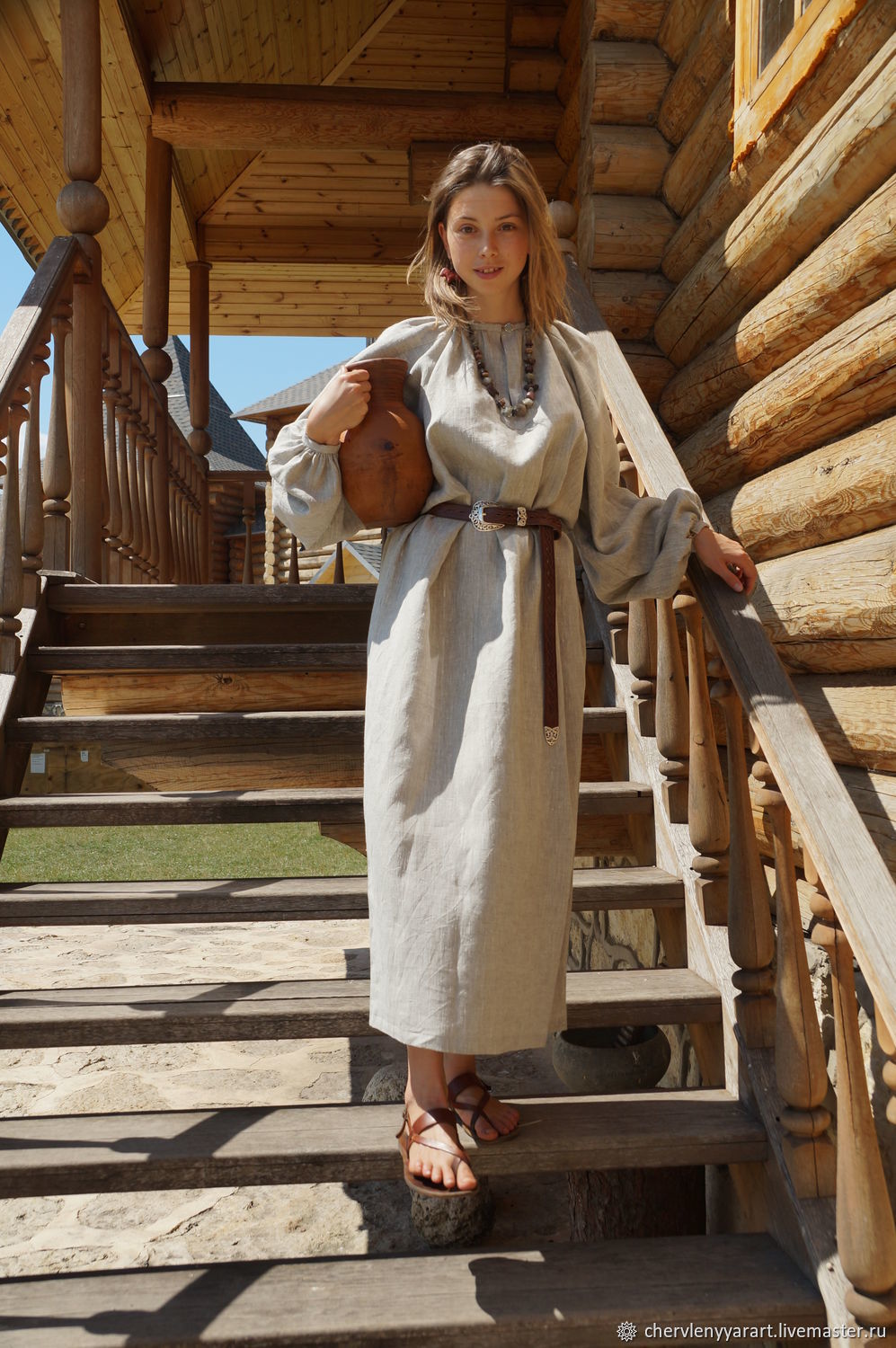 Girls in Slavic costumes in Guntur