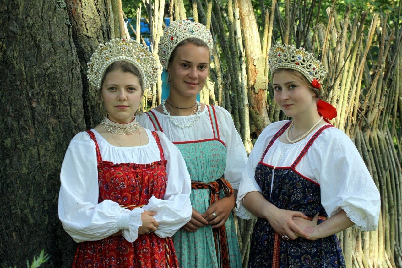 Sexy model Girls in Slavic costumes in Guntur
