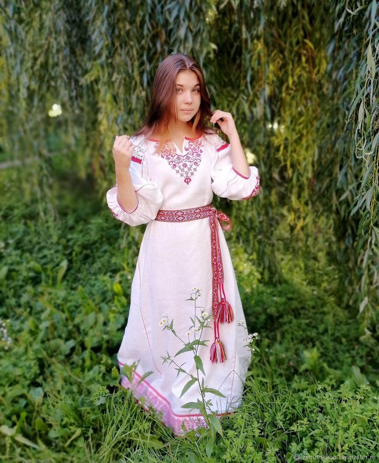 Girl Girls in Slavic costumes in Guntur